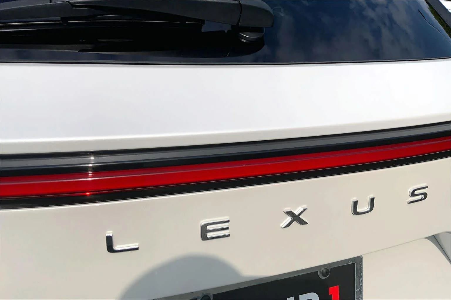 Used 2024 Eminent White Pearl Lexus Premium image 31