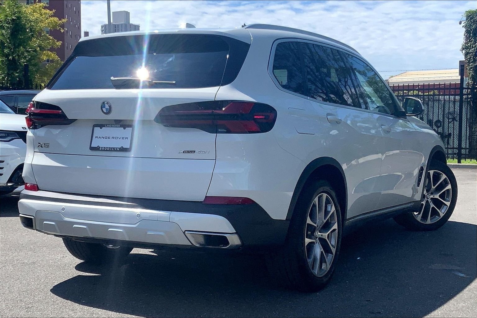 Used 2024 Alpine White BMW xDrive40i image 12
