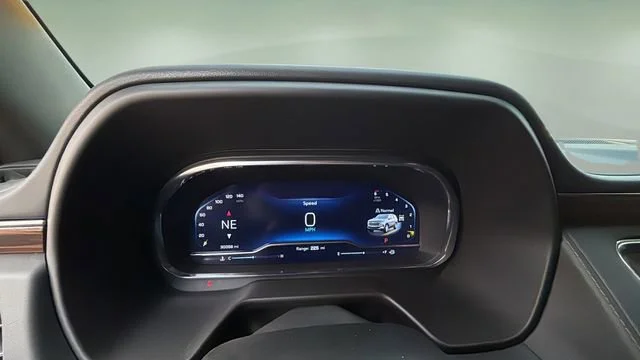 Used 2024 Summit White Chevrolet High Country image 15