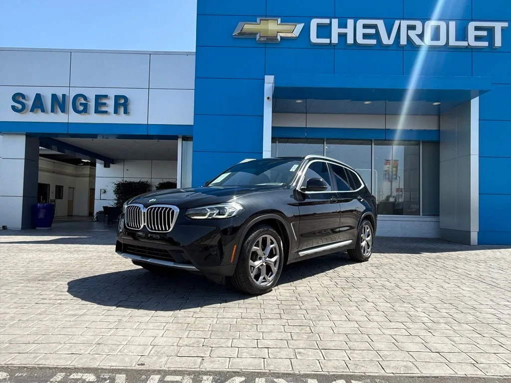 Used 2022 Black BMW sDrive30i image 2