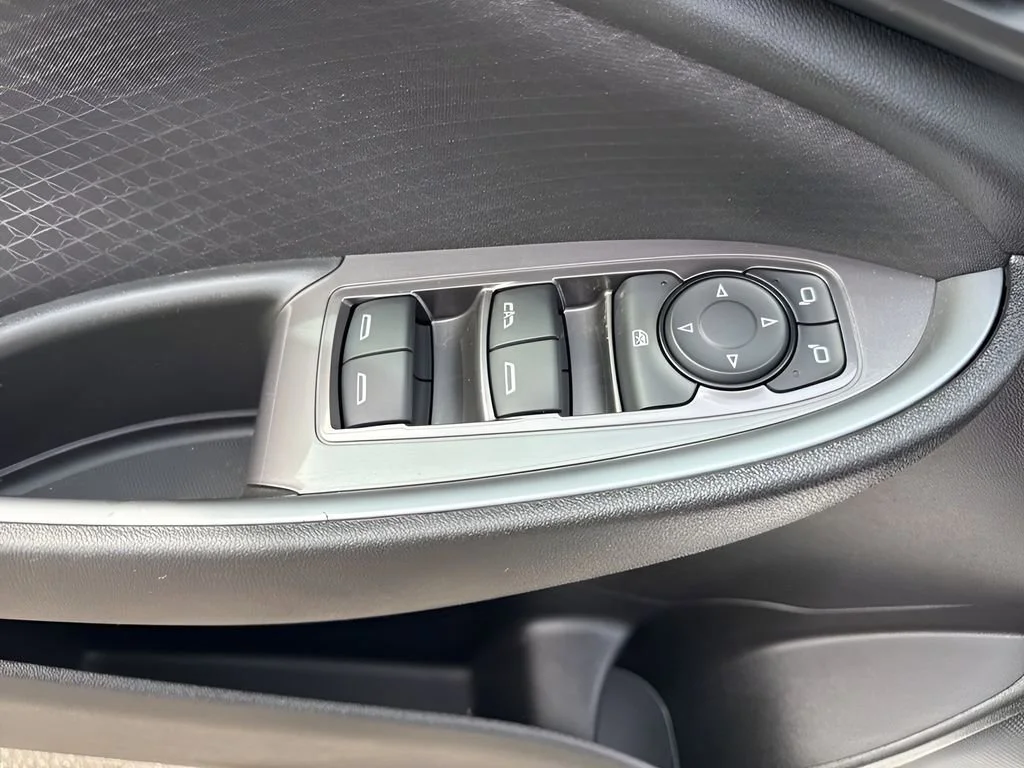 Used 2024 Summit White Chevrolet 1LT image 27
