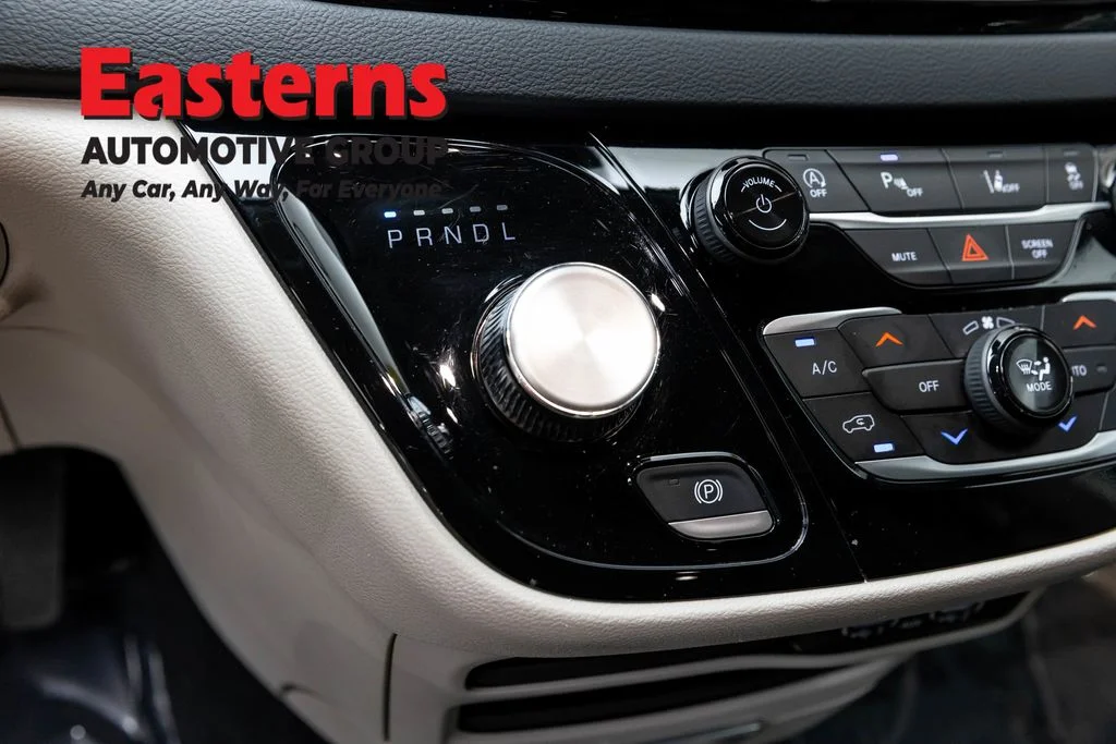 Used 2024 Silver Chrysler Touring L image 13