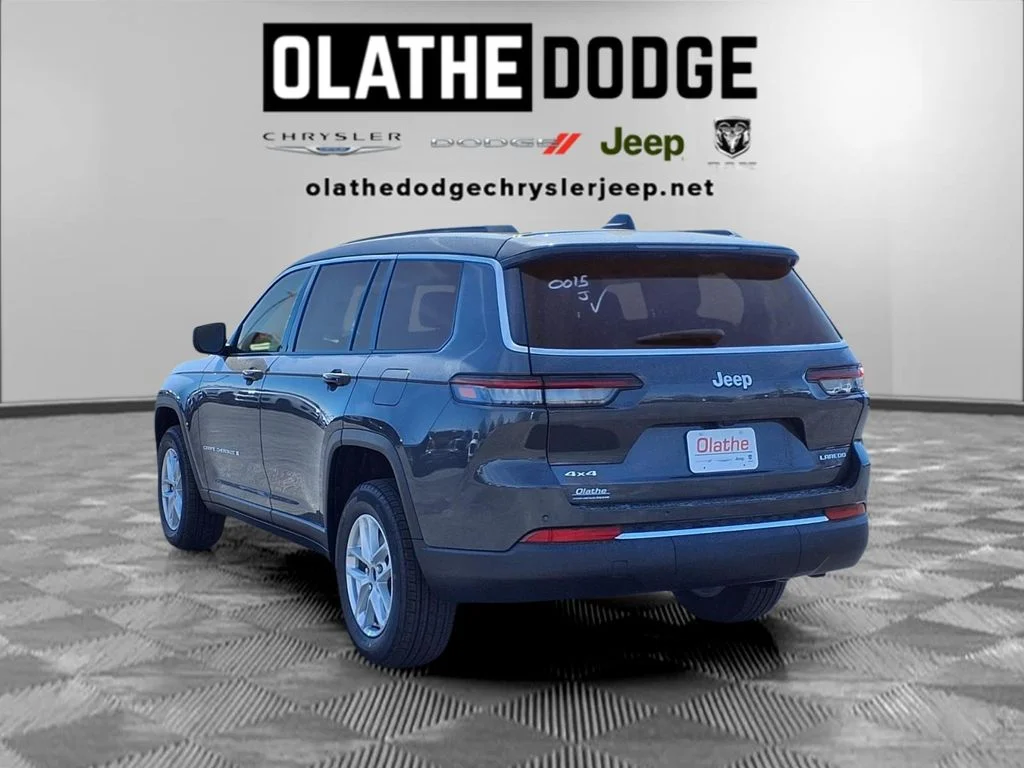 New 2026 Baltic Gray Metallic Clear-Coat Exterior Paint Jeep Laredo image 3
