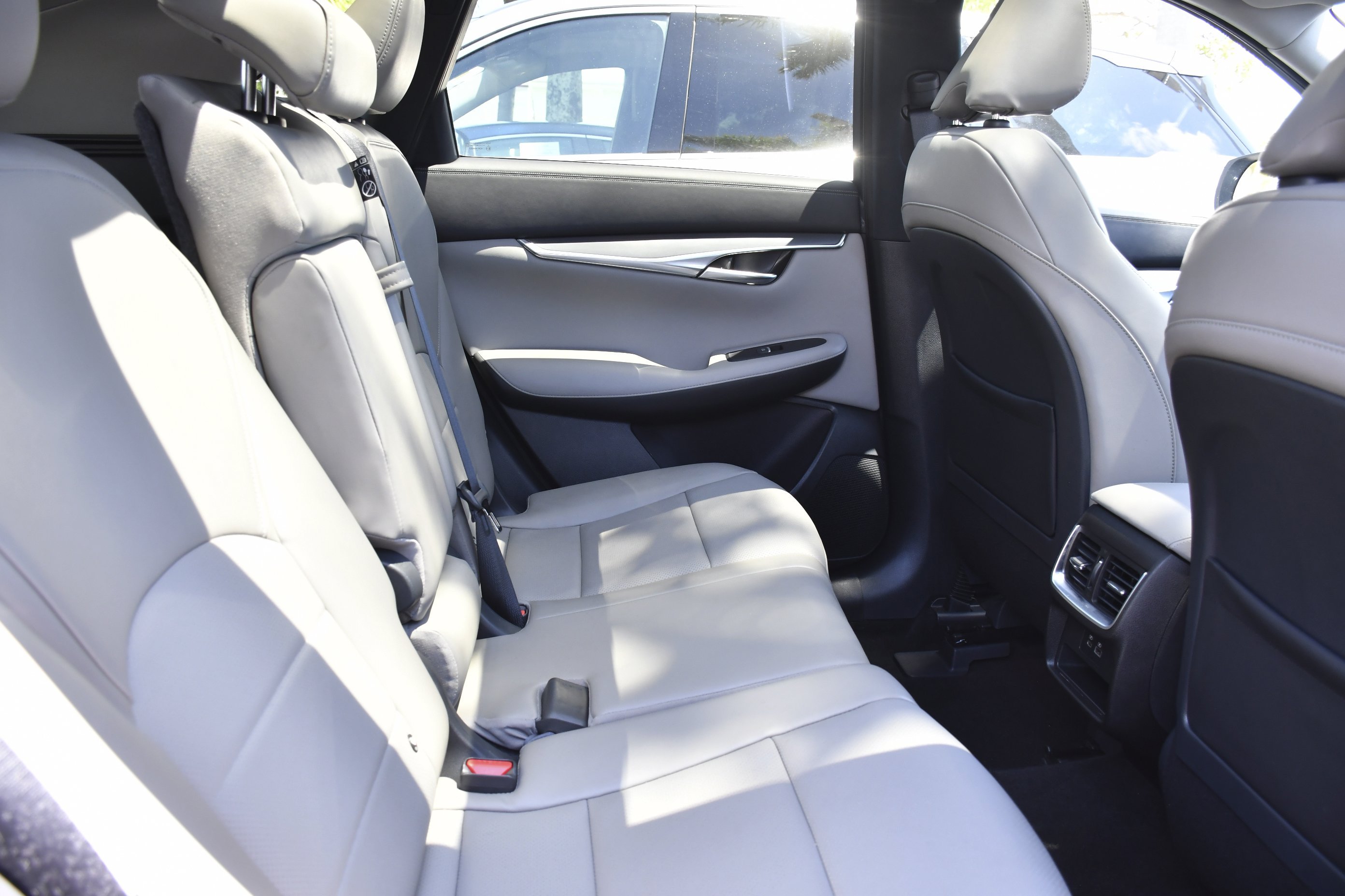 Used 2025 Slate Gray INFINITI LUXE image 24