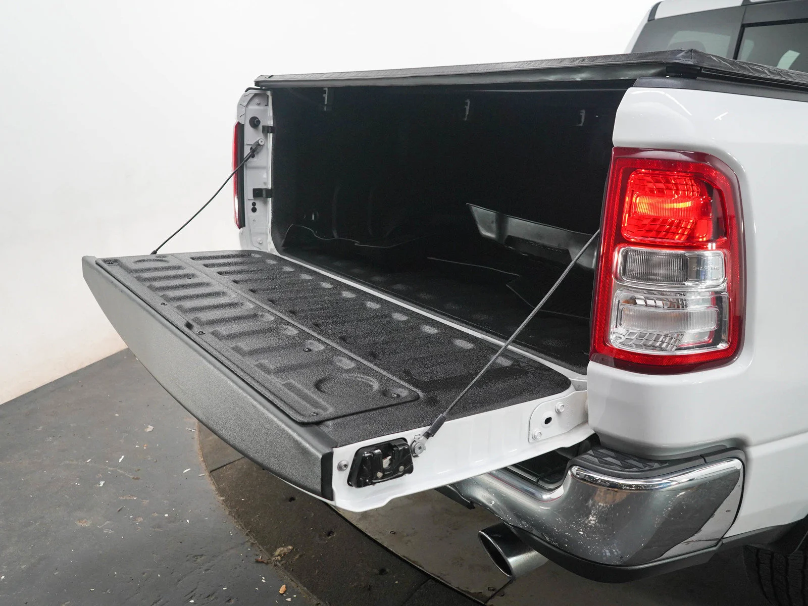 Used 2020 Bright White Clearcoat Ram Big Horn/Lone Star image 9