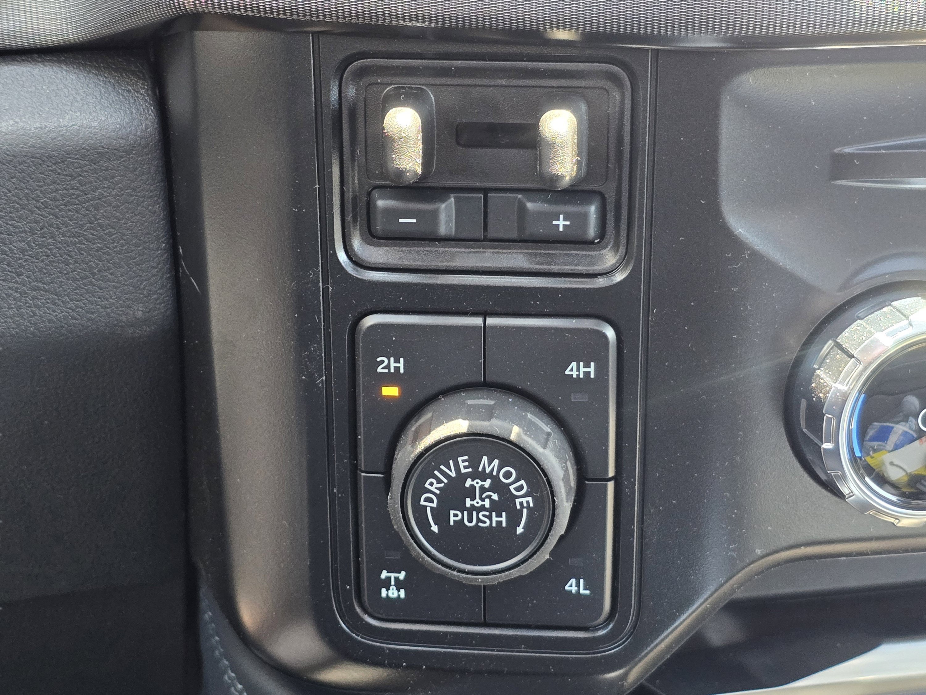 New 2026 Star White Metallic Tri-Coat Ford Platinum image 13