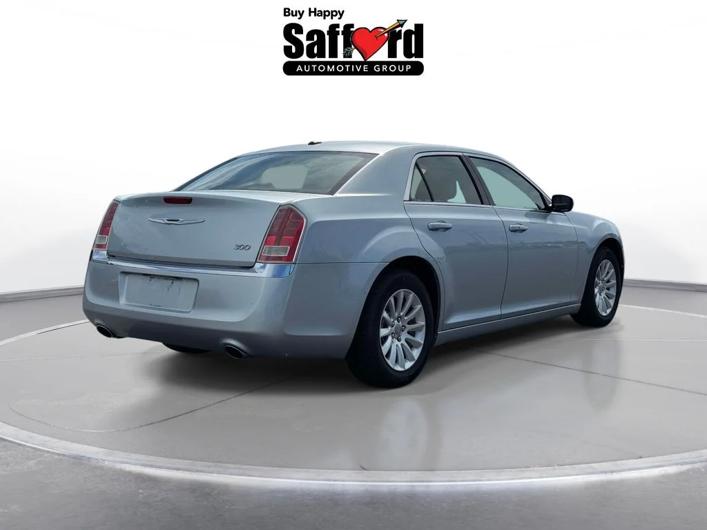 2013 Chrysler 300 Base - Photo 9