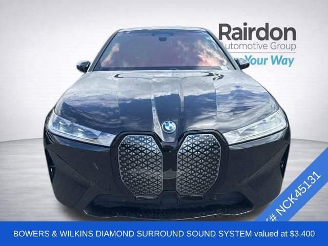 Used 2022 Black Sapphire Metallic BMW xDrive50 image 2