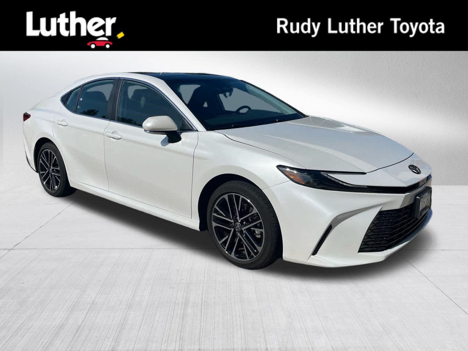 Certified Used 2025 Wind Chill Pearl Toyota XLE image 1