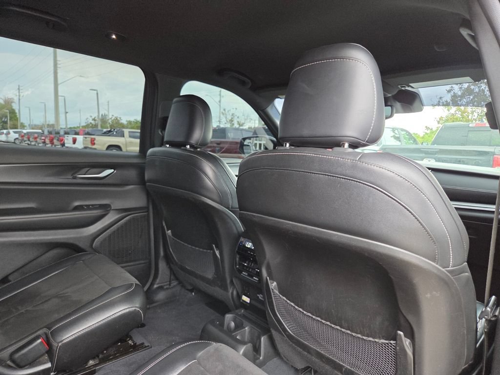 Used 2023 Baltic Gray Metallic Clearcoat Jeep Altitude image 17