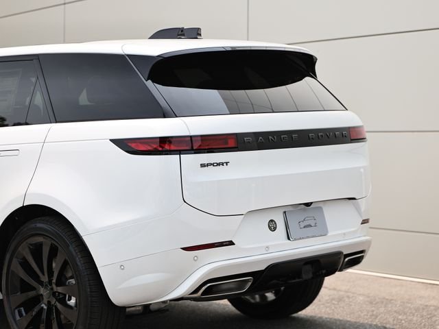 New 2026 Ostuni Pearl White LAND ROVER Dynamic SE image 9