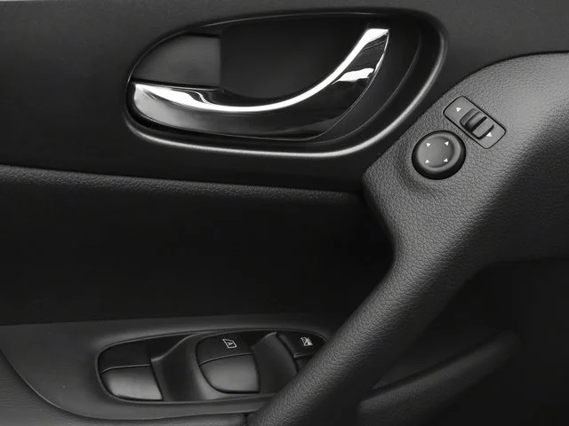 Used 2016 Magnetic Black Nissan S image 22