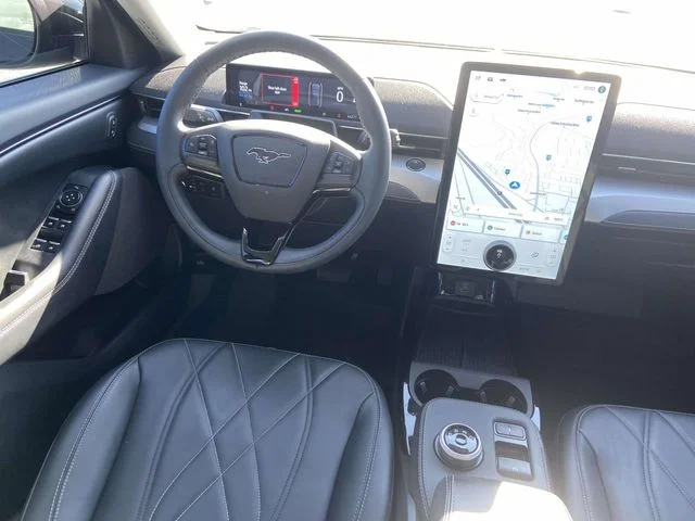 Used 2023 Black Ford Select image 13