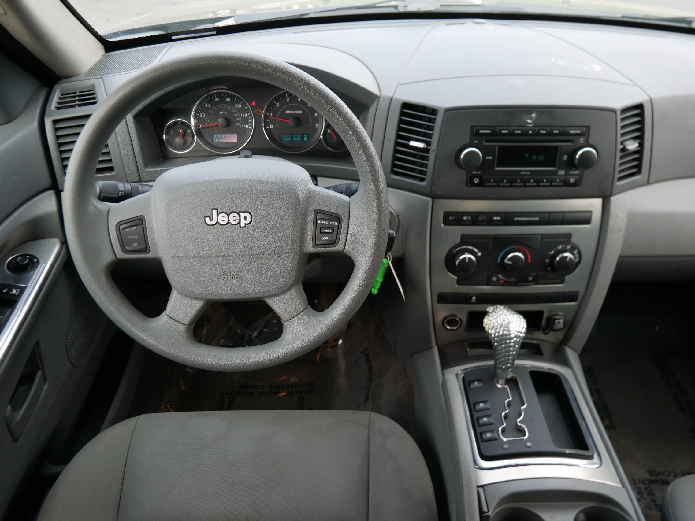 Used 2007 Jeep Green Metallic Jeep Laredo image 16