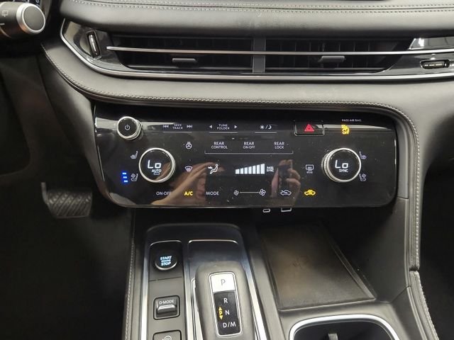 Used 2023 Silver INFINITI LUXE image 27