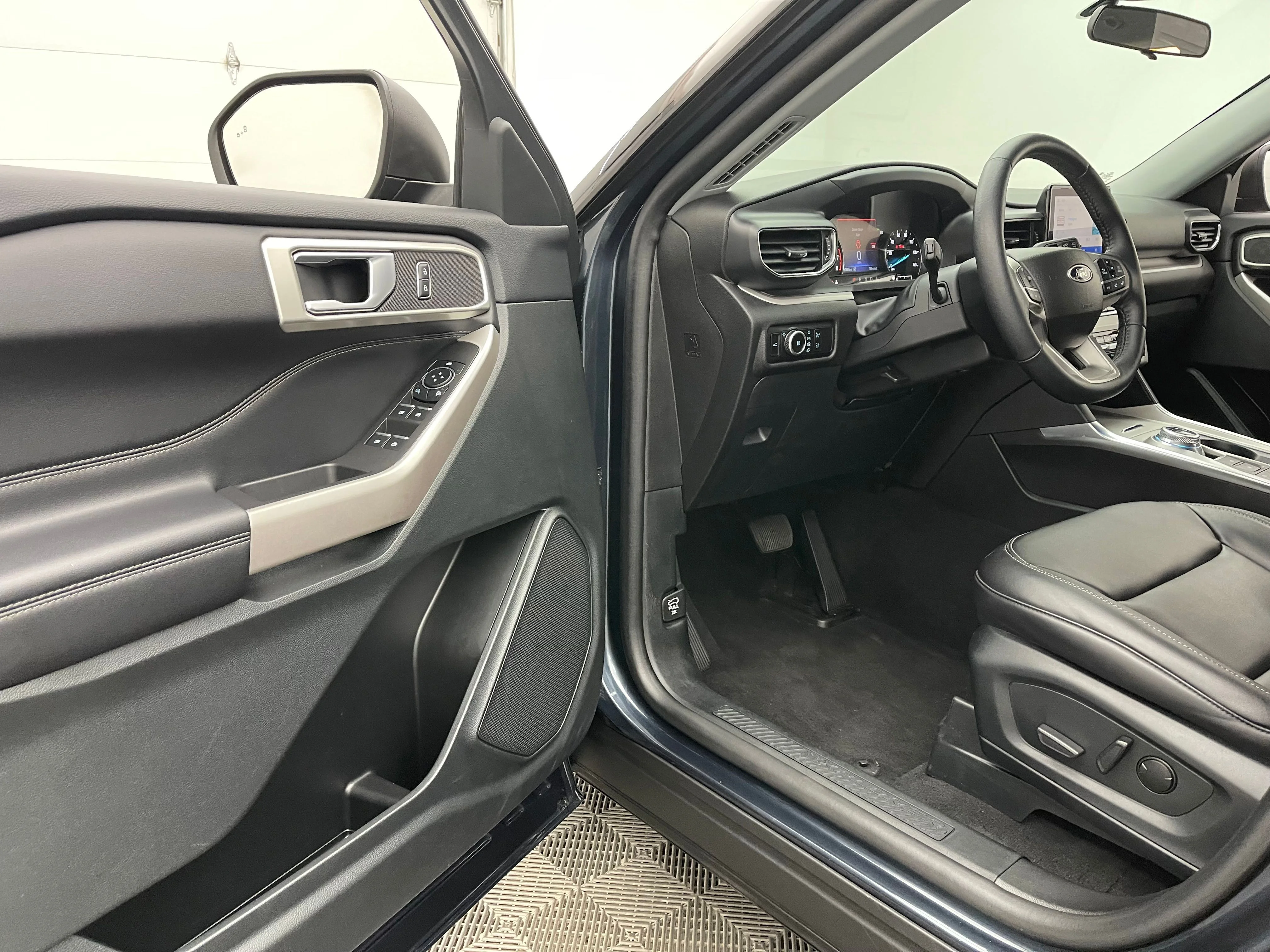 Used 2023 Stone Blue Metallic Ford XLT image 15