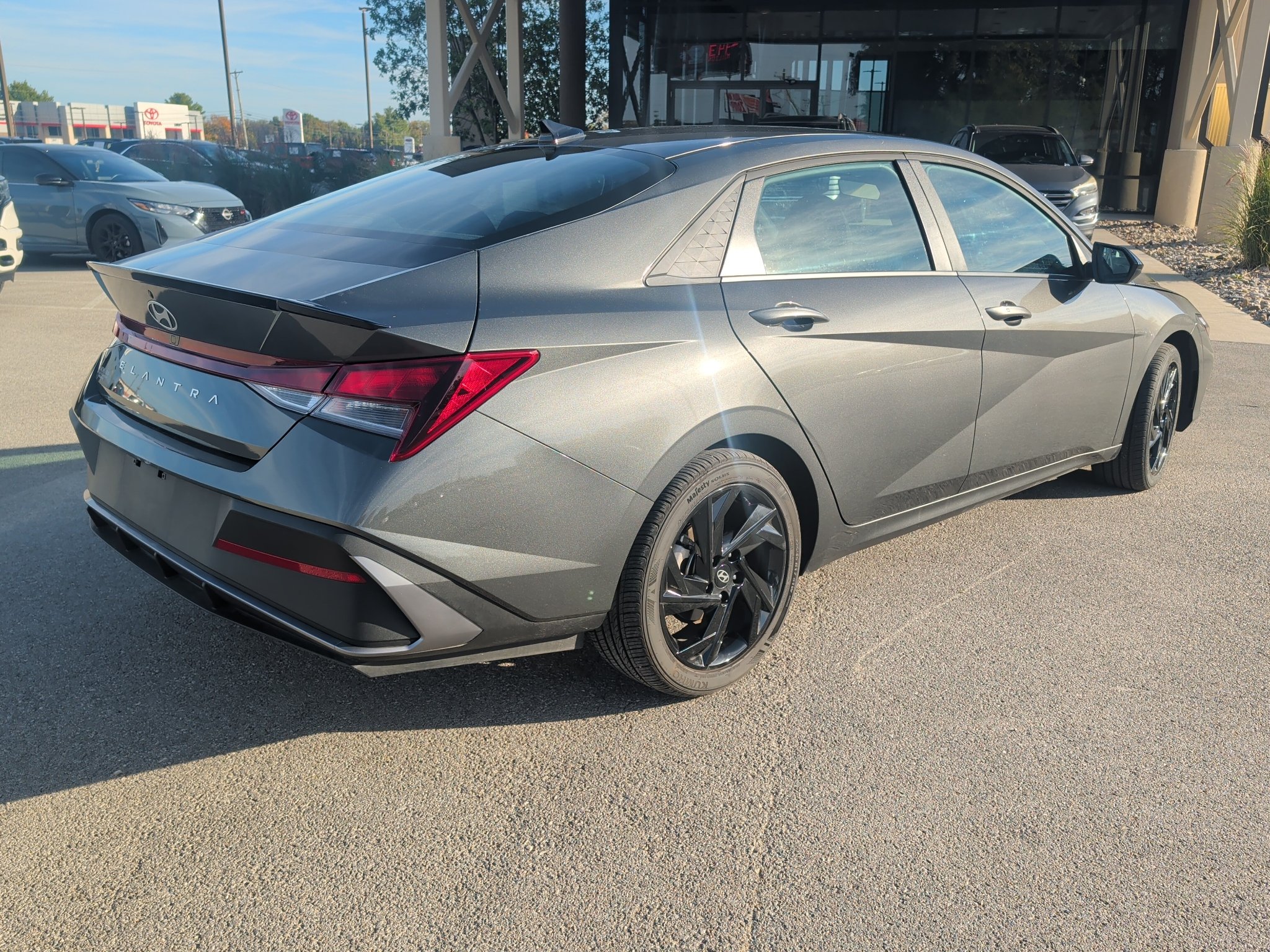 Used 2026 Amazon Gray Hyundai SEL Sport image 4