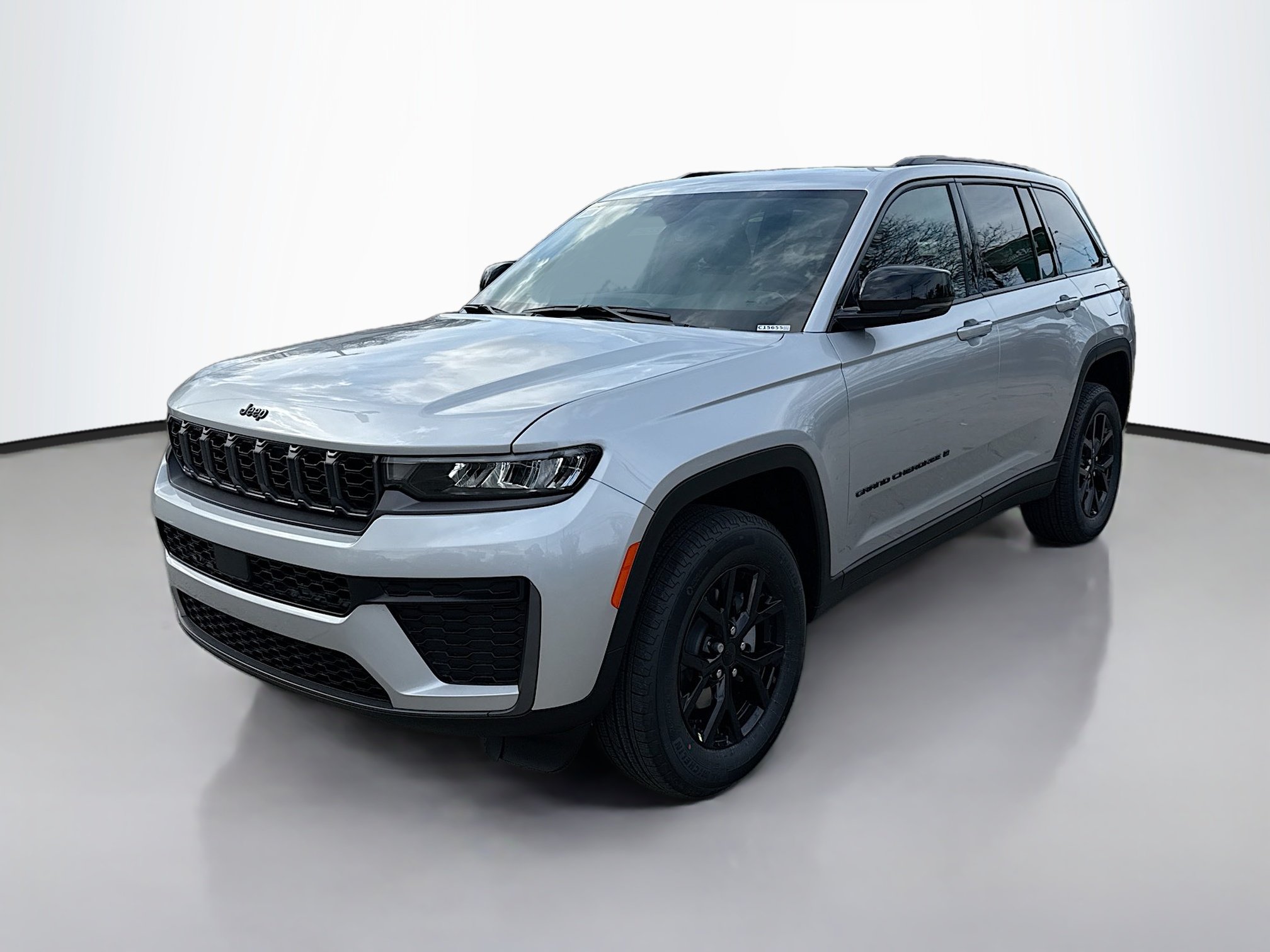 New 2026 Silver Zynith Exterior Paint Jeep Laredo Altitude image 8