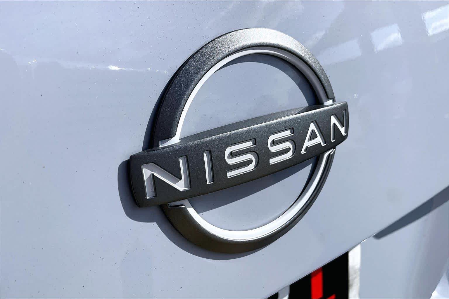 Used 2025 Gray Sky Pearl Nissan SR image 29
