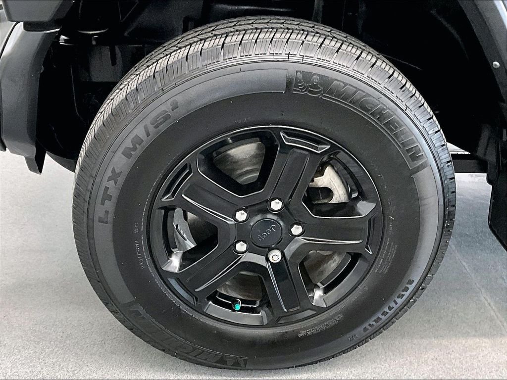 Used 2022 Granite Crystal Metallic Clearcoat Jeep Sport S image 7