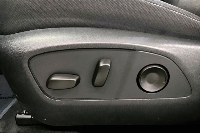 Used 2025 Mosaic Black Metallic Chevrolet LT image 31