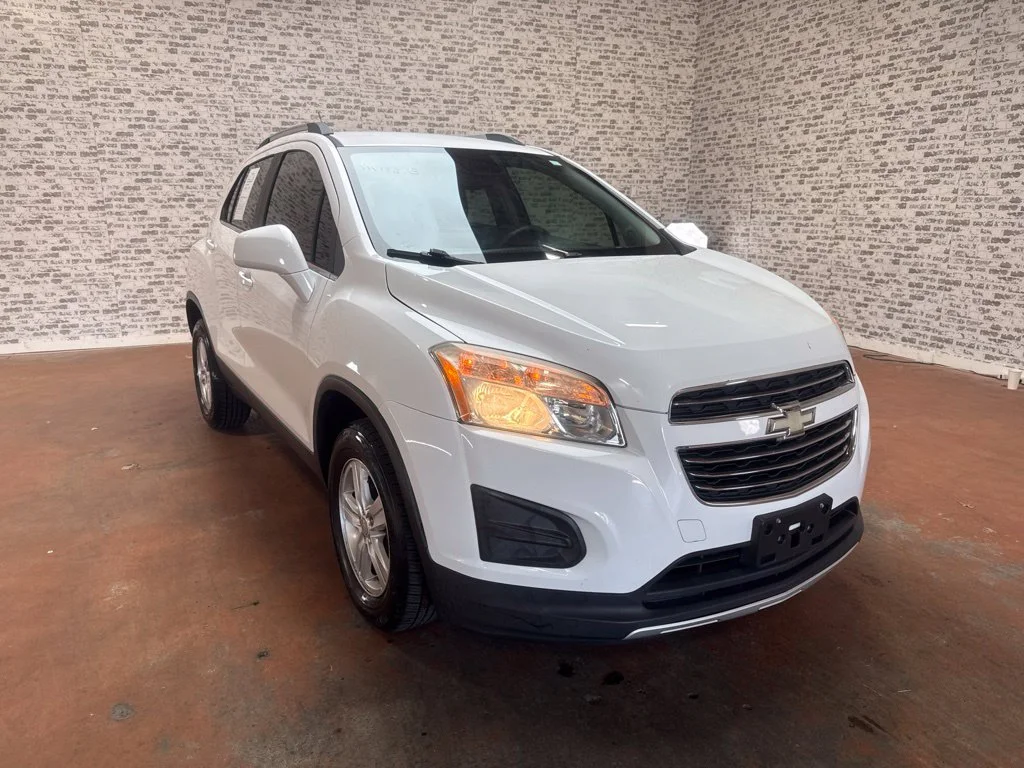 Used 2016 Summit White Chevrolet LT image 1