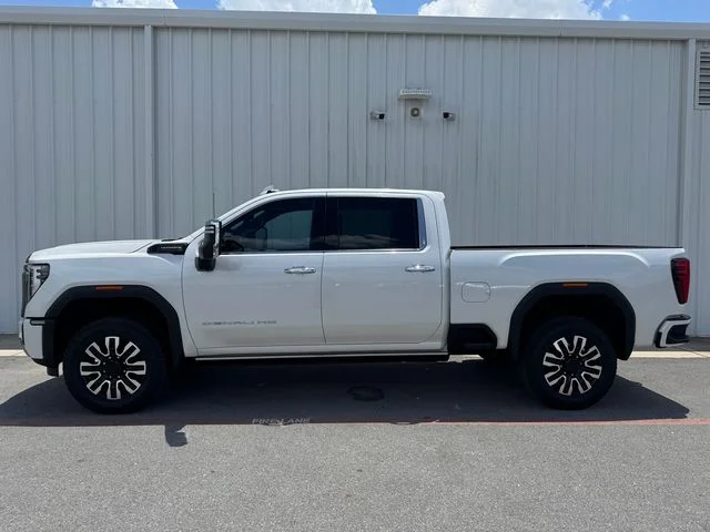 Used 2024 White Frost Tricoat GMC Denali Ultimate image 16