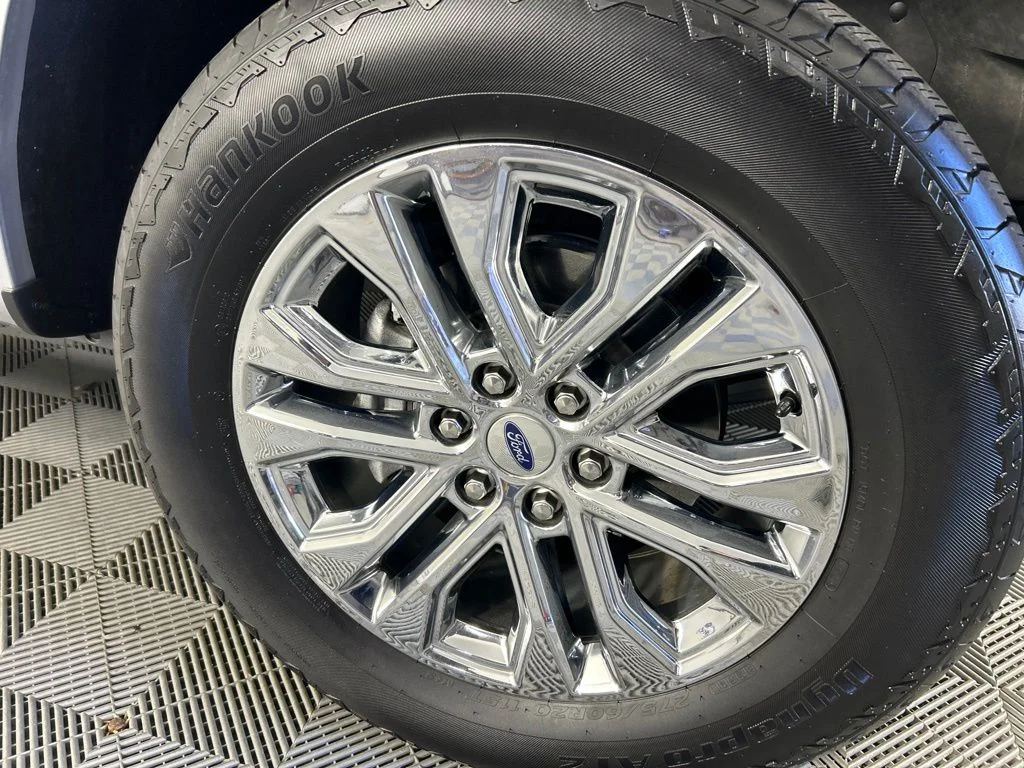 Used 2025 Silver Ford Lariat image 4