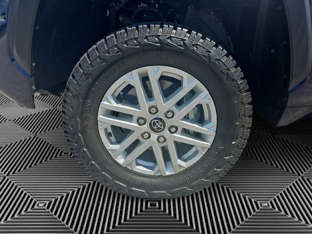 Used 2023  Toyota SR5 image 12