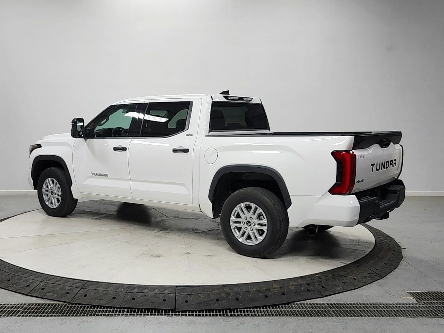 Used 2022 White Toyota SR5 image 5