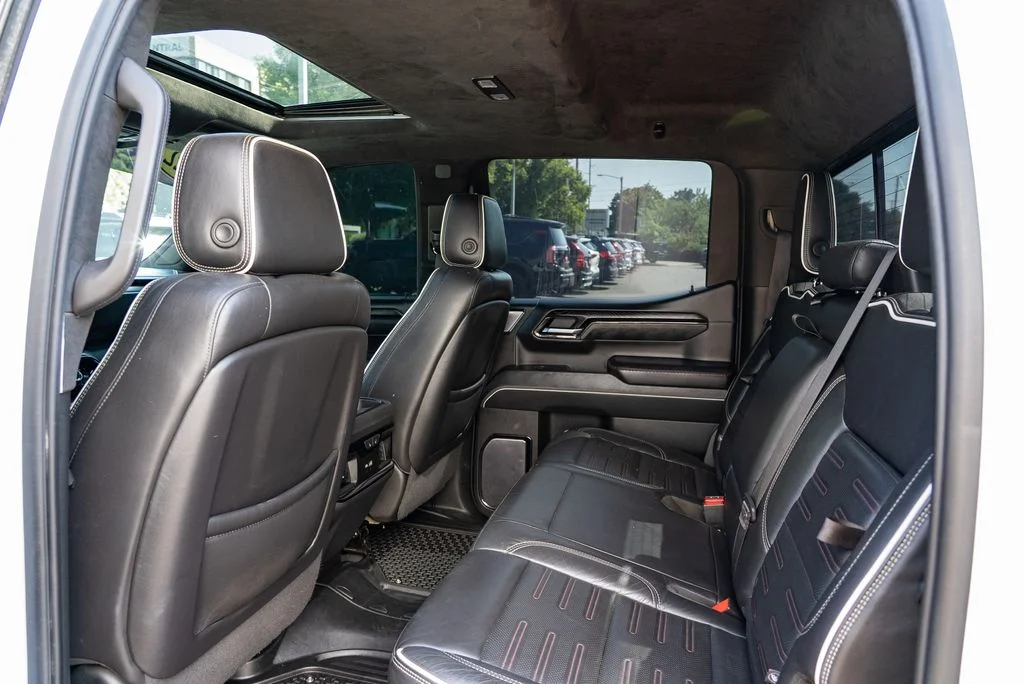 Used 2022 White GMC AT4X image 27