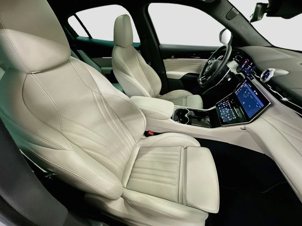 Used 2023  Maserati Modena image 29