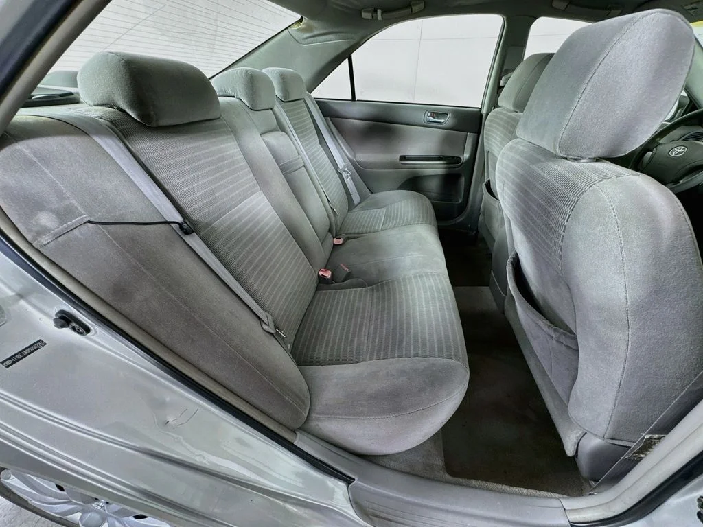 Used 2005 Lunar Mist Metallic Toyota STD image 30