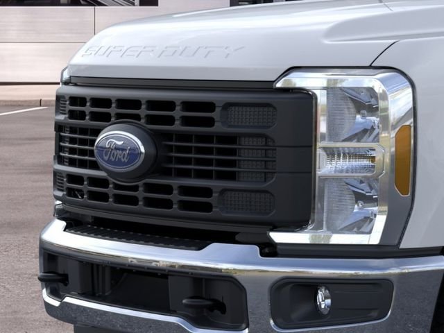 New 2026 Oxford White Ford XL image 17
