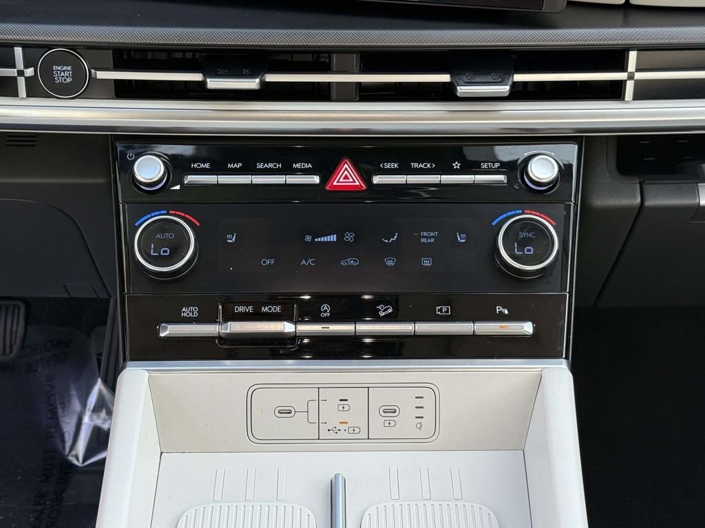 Used 2025 White Hyundai SEL image 20