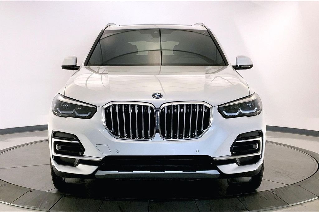 Used 2023 Mineral White Metallic BMW  image 2