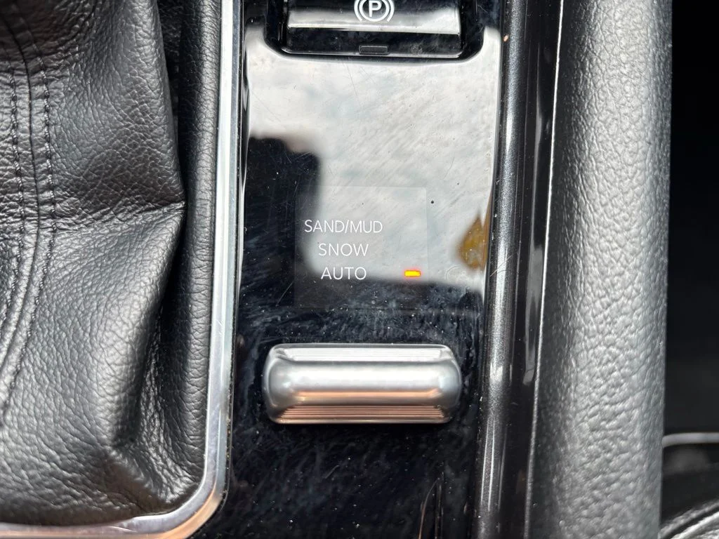 Used 2024 Blue Jeep Latitude image 30