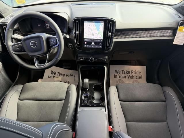 2026 Volvo XC40 Ultra Black Edition - Photo 10