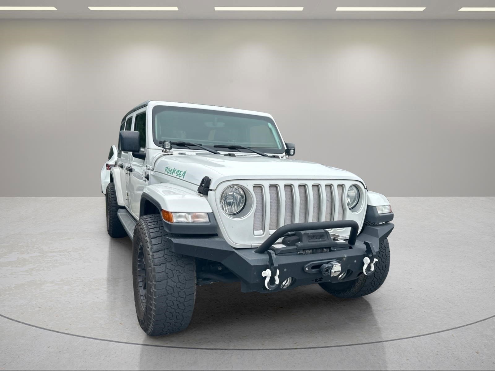 Used 2019 Bright White Clearcoat Jeep Sahara image 4