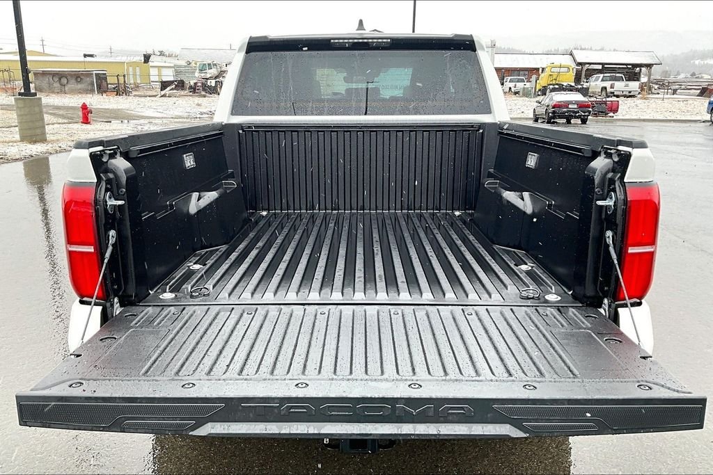 2025 Toyota Tacoma SR5 - Photo 18