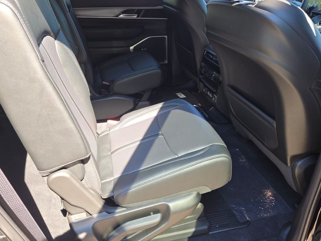 New 2026 High Gloss Black Exterior Paint Jeep Limited Altitude image 9