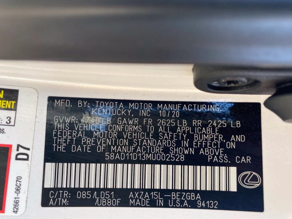 Used 2021 White Lexus 250 image 19