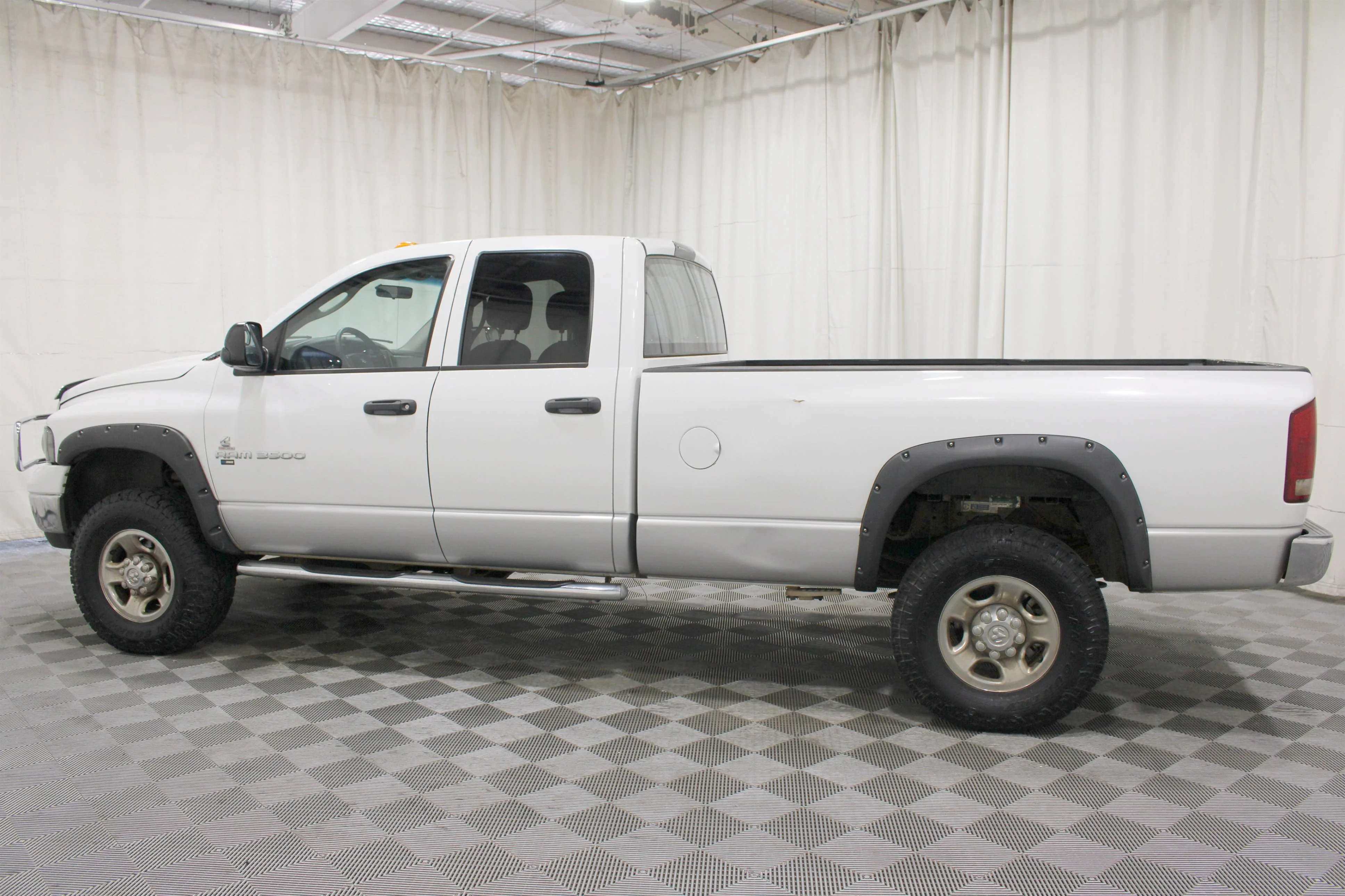 Used 2005 Bright White Dodge SLT image 27