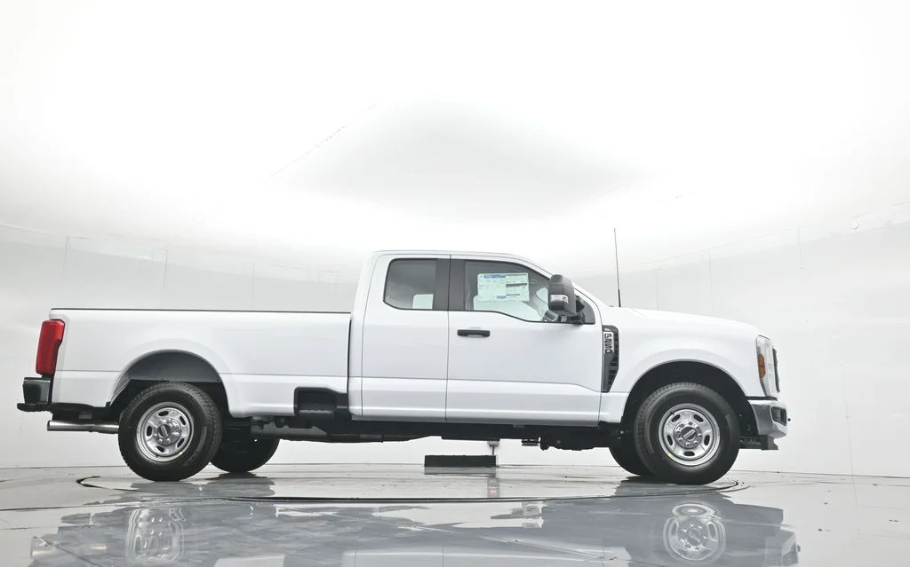 New 2026 Oxford White Ford XL image 49