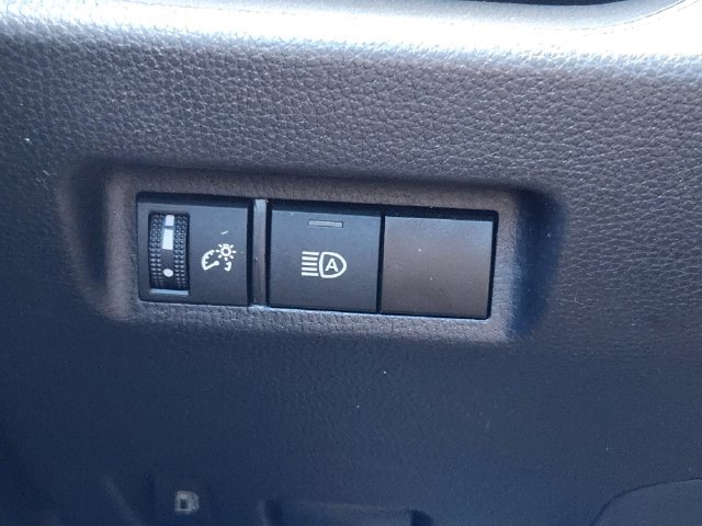 Used 2025 White Toyota LE image 27