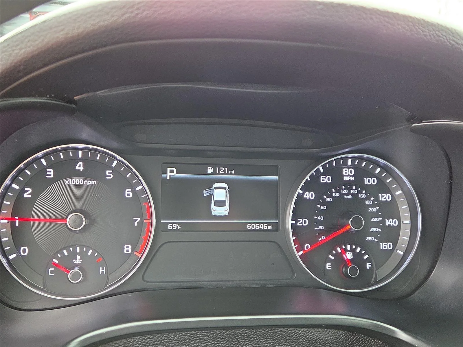 Used 2023 Fire Orange Kia LXS image 5