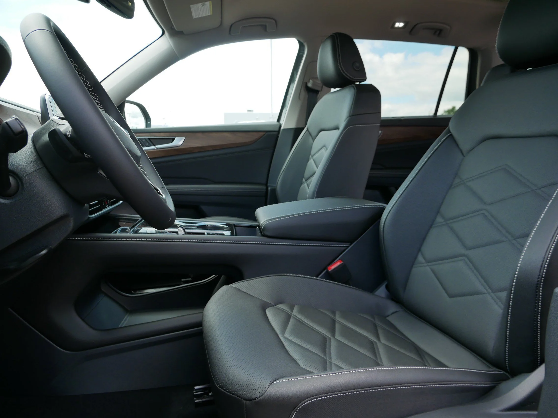 New 2026 Pure Gray Volkswagen 2.0T SE w/Technology image 4
