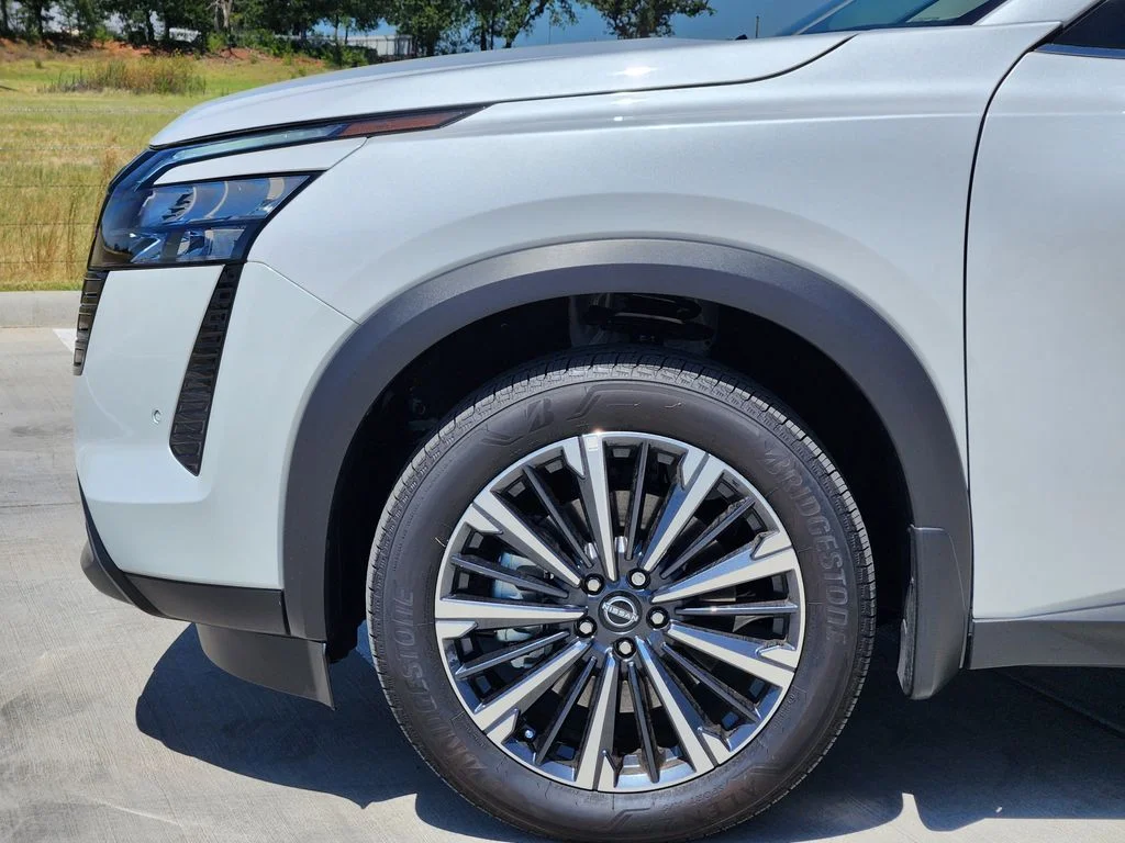 New 2026 Everest White Pearl TriCoat Nissan Platinum image 7