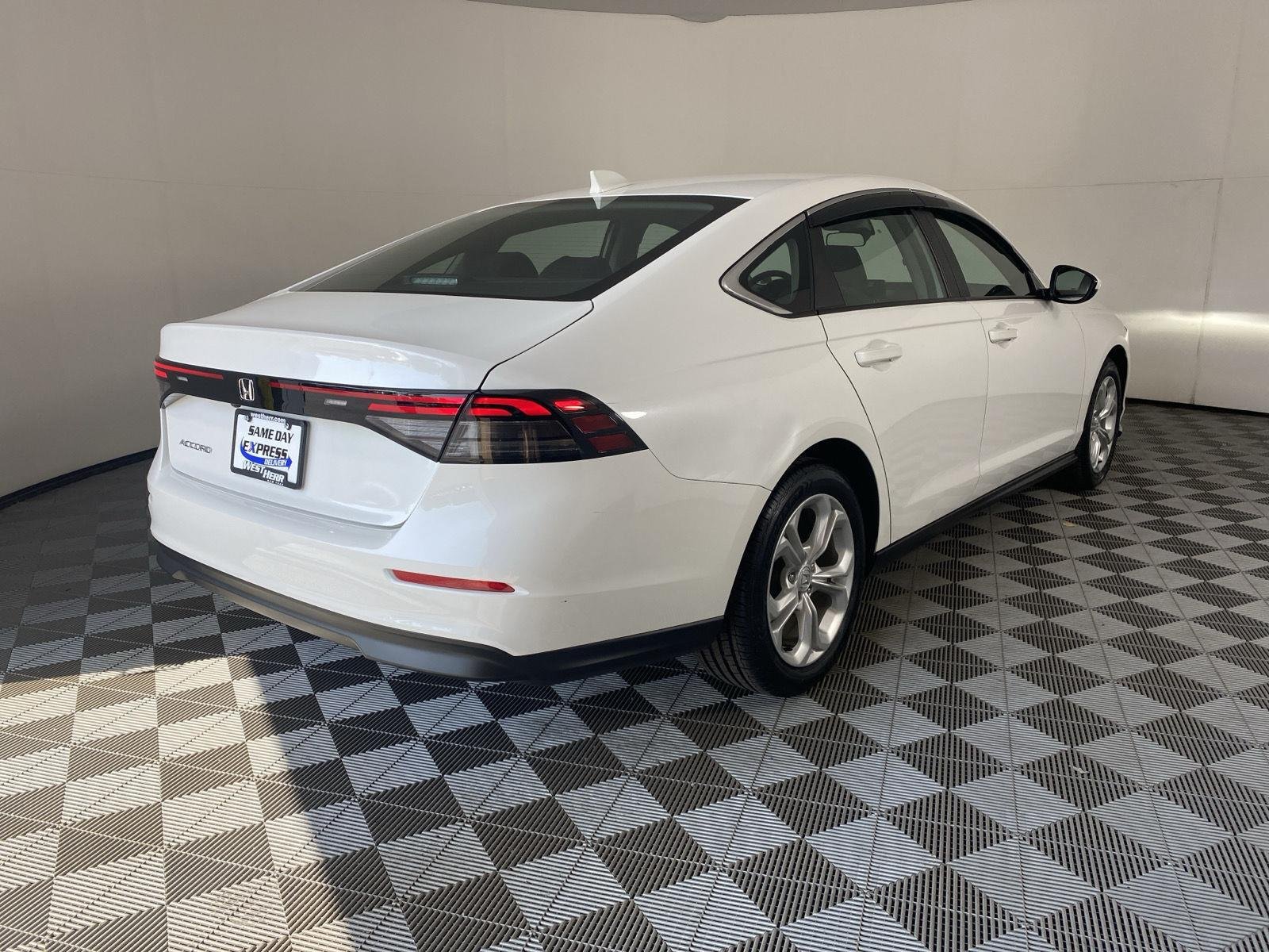 Certified Used 2023 Platinum White Pearl Honda LX image 8