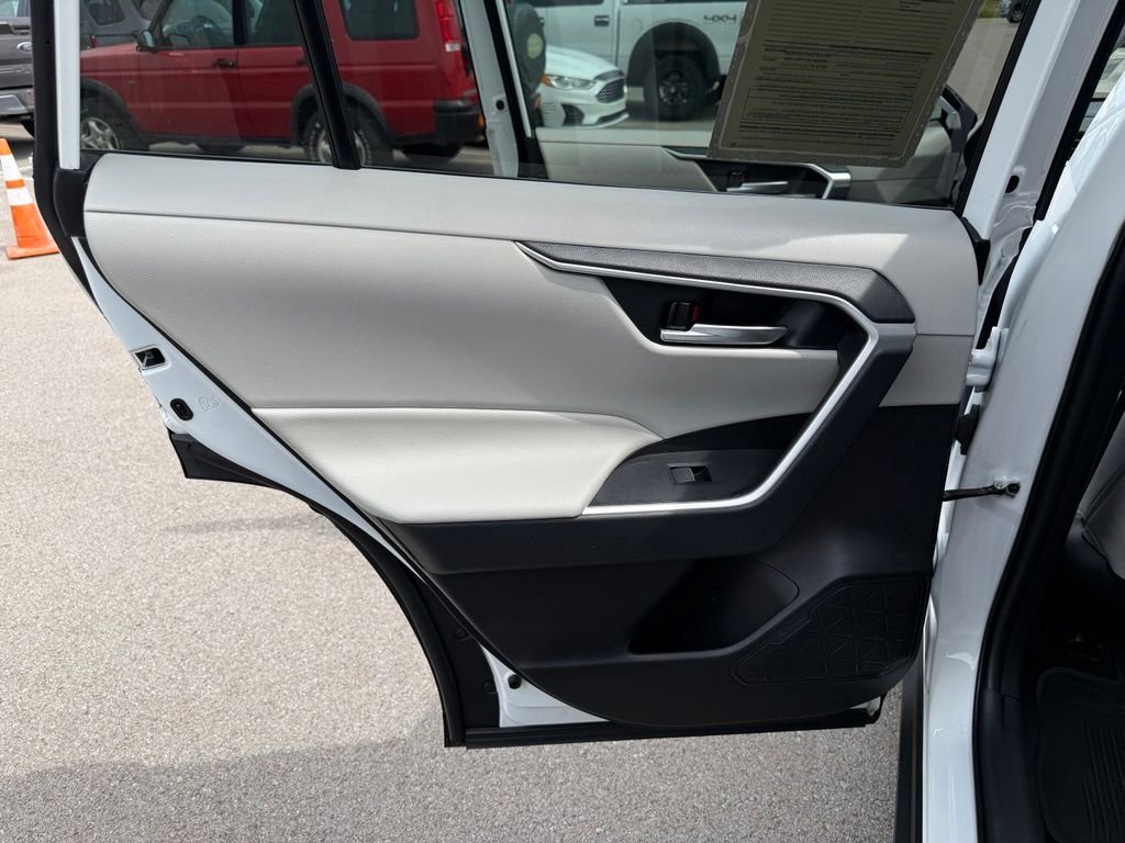 Used 2025 Ice Toyota XLE image 10
